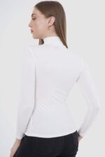 ⁦CARINA Womens Basic Long Sleeves High Neck Viscose Undershirt⁩ - الصورة ⁦6⁩