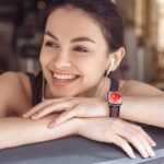 ⁦سوار ساعة رياضي من Next Store سيليكون بديل متوافق مع Huawei Watch Fit 4 – تصميم ثنائي اللون، سوار معصم قابل للتنفس مزود بفتحات تهوية.⁩ - الصورة ⁦3⁩