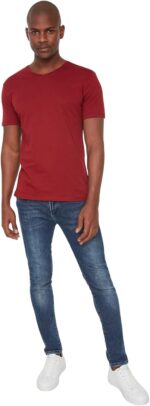 ⁦تيشرت بيسيك بقصة ضيقة ورقبة شكل V وأكمام قصيرة مصنوع من القطن بنسبة 100% للرجال TMNSS19BO0002 من ترنديول⁩ - الصورة ⁦5⁩