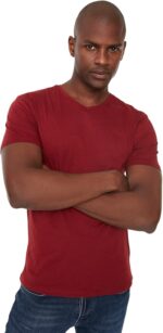 تيشرت بيسيك بقصة ضيقة ورقبة شكل V وأكمام قصيرة مصنوع من القطن بنسبة 100% للرجال TMNSS19BO0002 من ترنديول