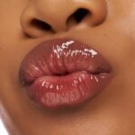 أحمر شفاه من إيسنس سائل بلمسة لامعة بلون 01 تشوكوهوليك - الصورة 4