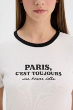 ⁦تيشرت منسوج بأكمام قصيرة بقصة عادية ورقبة دائرية ضيقة بتصميم غير رسمي للنساء من ديفاكتو (عبوة من قطعة واحدة)⁩ - الصورة ⁦2⁩