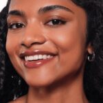 أحمر شفاه من إيسنس سائل بلمسة لامعة بلون 01 تشوكوهوليك - الصورة 6