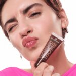 أحمر شفاه من إيسنس سائل بلمسة لامعة بلون 01 تشوكوهوليك - الصورة 5