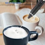 ⁦صانع رغوة الحليب الكهربائي المحمول وقابل لإعادة الشحن بمنفذ USB و3 سرعات قابلة للتعديل مع مضربين ستانلس ستيل، مضرب بيض وخلاط صغير وأداة خفق القهوة والكابتشينووالماتشا والشيكولاته الساخنة⁩ - الصورة ⁦4⁩