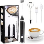 صانع رغوة الحليب الكهربائي المحمول وقابل لإعادة الشحن بمنفذ USB و3 سرعات قابلة للتعديل مع مضربين ستانلس ستيل، مضرب بيض وخلاط صغير وأداة خفق القهوة والكابتشينووالماتشا والشيكولاته الساخنة