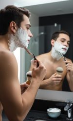 ⁦ماكينة حلاقة يدوية للرجال من الستانلس ستيل بتصميم كلاسيكي قديم قابل للطي – متينة وعملية للحلاقة الدقيقة والأنيقة (اسود)⁩ - الصورة ⁦3⁩