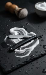 ⁦ماكينة حلاقة يدوية للرجال من الستانلس ستيل بتصميم كلاسيكي قديم قابل للطي – متينة وعملية للحلاقة الدقيقة والأنيقة (اسود)⁩ - الصورة ⁦2⁩